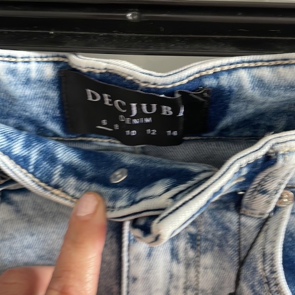 DECJUBA size 6 NEW denim skirt. Has stretch. - Picture 4 of 8